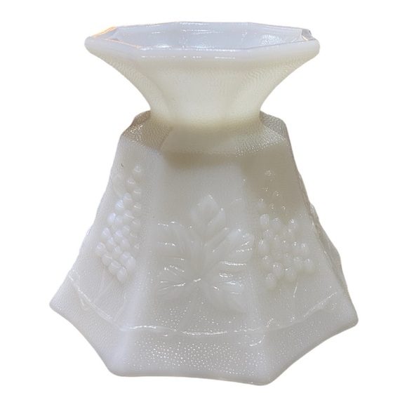 Vintage Fire King Anchor Hocking Milk Glass 'Grapes',  8-panel pedestal dish - Picture 2 of 7